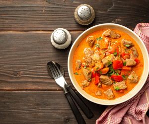 Indyk w sosie chili - genialny patent na wykorzystanie resztek pieczonego drobiu