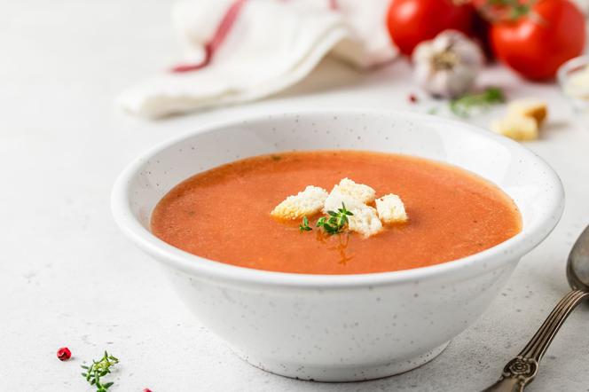 Krem z dyni i pomidorów: przepis na pyszną i zdrową zupę 