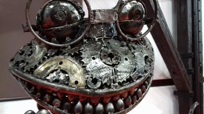 To jedyna taka wystawa na świecie! W Muzeum Inżynierii Miejskiej zobaczycie galerię figur... ze złomu [AUDIO, ZDJĘCIA]