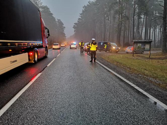 Tragedia w podbydgoskim Emilianowie! Samochód ciężarowy śmiertelnie potrącił mężczyznę! [ZDJĘCIA]