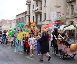 Deszcz nie był im straszny! Bajkowy Korowód przeszedł ulicami Lublina. Zobacz zdjęcia!