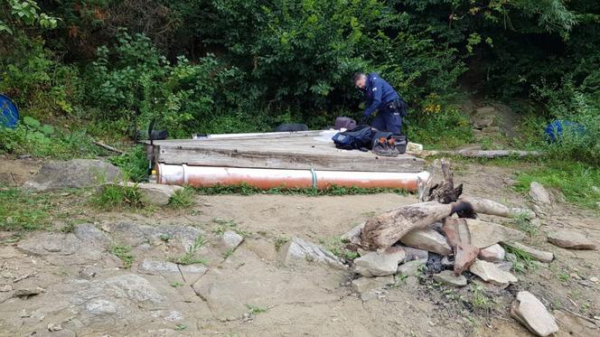 Akcja na Jeziorze Solińskim. Szukali go policjanci i nurkowie, 49-latek był ZASKOCZONY [FOTO]