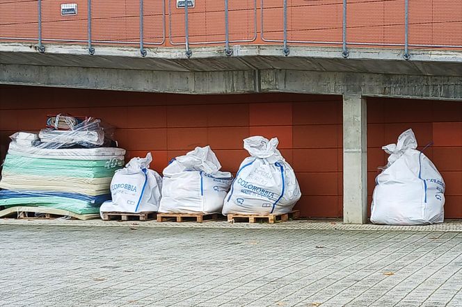 Dary dla powodzian pod halą Netto Arena