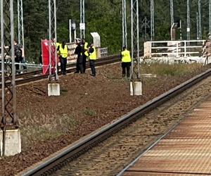 Pieszy śmiertelnie potrącony przez pociąg. Gigantyczne utrudnienia