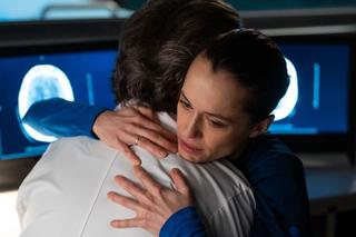 Na dobre i na złe odc. 882: Artur Bart (Piotr Głowacki), Julka Burska (Aleksandra Hamkało)