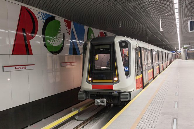 Stacja metra Rondo ONZ