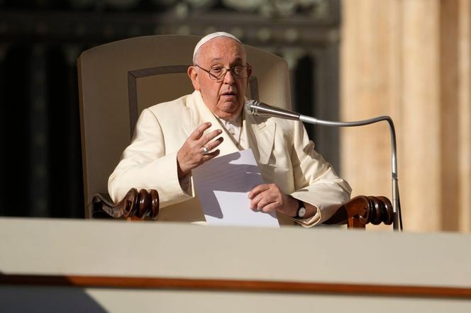 Papież Franciszek nie ma zapalenia płuc? Najnowsze informacje