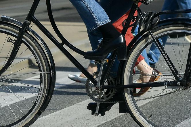 Katarzyna Warnke na giga obcasach łamie przepisy