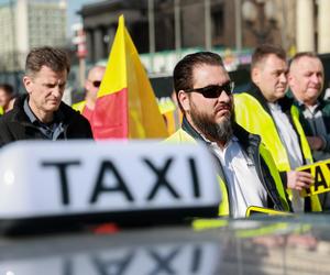 Protest taksówkarzy w Warszawie. Chcą lepiej zarabiać