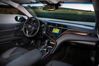 Hybrydowa Toyota Camry 2019
