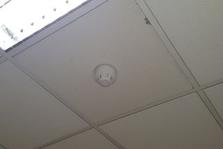 Zamontuj czujkę i zadbaj o własne bezpieczeństwo. Trwa sezon grzewczy