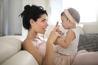 Rozwój mowy u dziecka. Jak pomóc niemowlakowi w nauce mówienia?