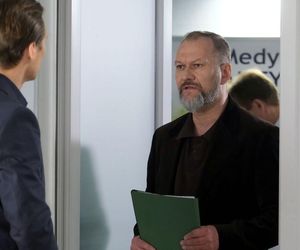 M jak miłość odc. 1879. Olek (Maurycy Popiel), Mirosław Wójcik (Jakub Kornacki)