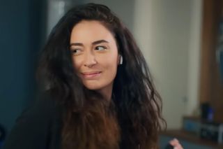 Miłość i nadzieja Handan będzie udawać, że nie może chodzić