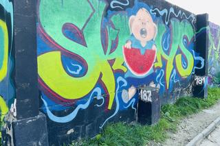 Kolorowy mural przy rynku maślanym