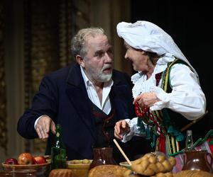 Wesele w reż. Mai Kleczewskiej w Teatrze Słowackiego w Krakowie. Premiera przyciągnęła tłumy
