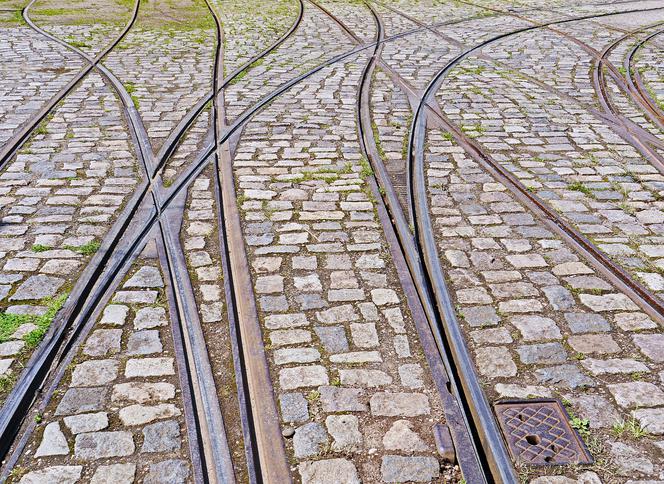 Żar leje się z nieba. Nie wytrzymują tego nawet tory tramwajowe w Bydgoszczy 