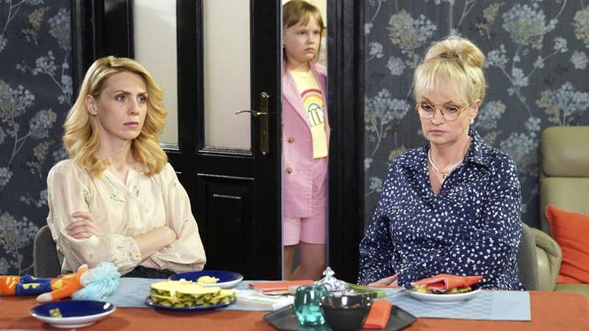 Barwy szczęścia odc. 2521. Malwina (Joanna Gleń), Emilka (Jessica Frankiewicz), Małgorzata (Adrianna Biedrzyńska)