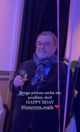 Julia Wieniawa imprezuje i robi interesy