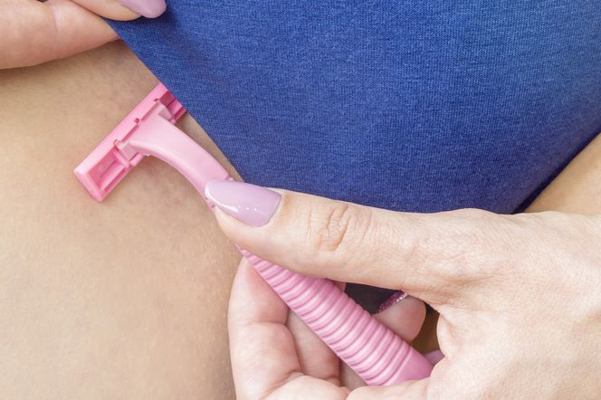 Depilacja okolic bikini może skończyć się opryszczką. Ekspert ostrzega