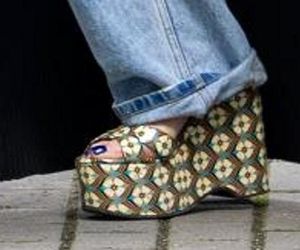 Monika Olejnik w butach Miu Miu za krocie i porwanych dżinsach! Ta stylizacja szokuje