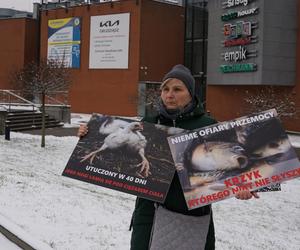 W Grudziądzu manifestowali aktywiści na rzecz zwierząt