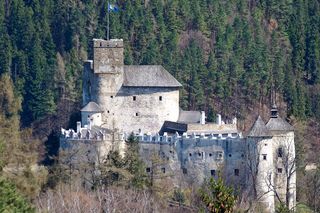 To najpiękniejszy zamek w Małopolsce według AI. Skrywa mroczną legendę