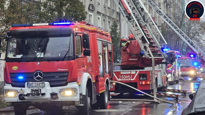 Pożar poddasza w zabytkowej kamienicy na ul.Miedzianej