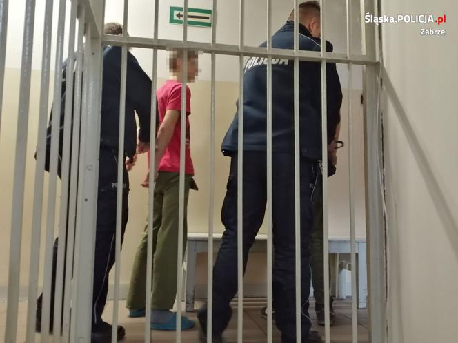 Dwóch młodych agresorów zaatakowało 52-latka. Powód? SZOKUJĄCY [ZDJĘCIA]