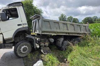  Dwie ciężarówki roztrzaskały się na drodze. Kierowca Scanii nie miał szans
