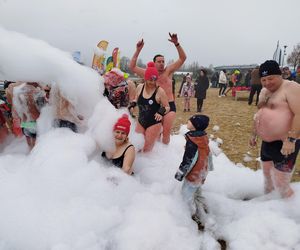 Mazowieckie Morsy otworzyły sezon morsowania 2025/2026 nad zalewem w Siedlcach