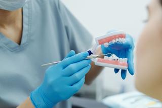 Leczenie zębów „na NFZ” nie opłaca się dentystom