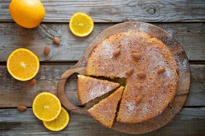 Pomarańczowe ciasto ponczowe do popołudniowej herbaty: przepis na biszkopt tłuszczowy