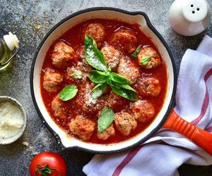 Gotuję tę kaszę i mieszam z kilkoma składnikami. Pyszne kotleciki z piekarnika to mój wege hit 