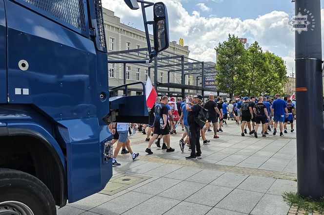 Kibice protestowali przeciwko imigrantom w centrum Katowic
