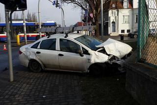 Wypadek na Ogińskiego. Zderzyły się dwa samochody osobowe