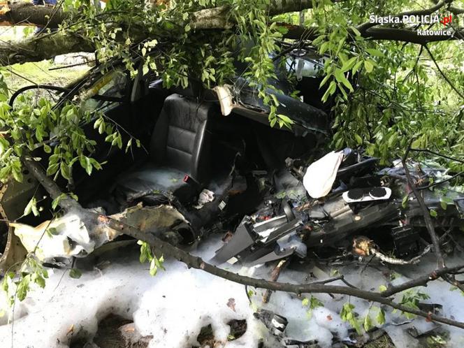 Straszny wypadek w Katowicach. Rozbił BMW w drobny mak! Kierowca w szpitalu
