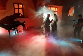 Sachiel na planie klipu Ponad chmurami