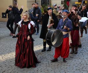 Korowód w ramach Międzynarodowego Festiwalu Renesansu w Lublinie