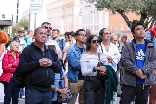 Tłumy na placu św. Piotra