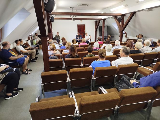 Uczestnicy wydarzenia mogli posłuchać o dotychczasowych dokonaniach literackich Renaty Chojeckiej