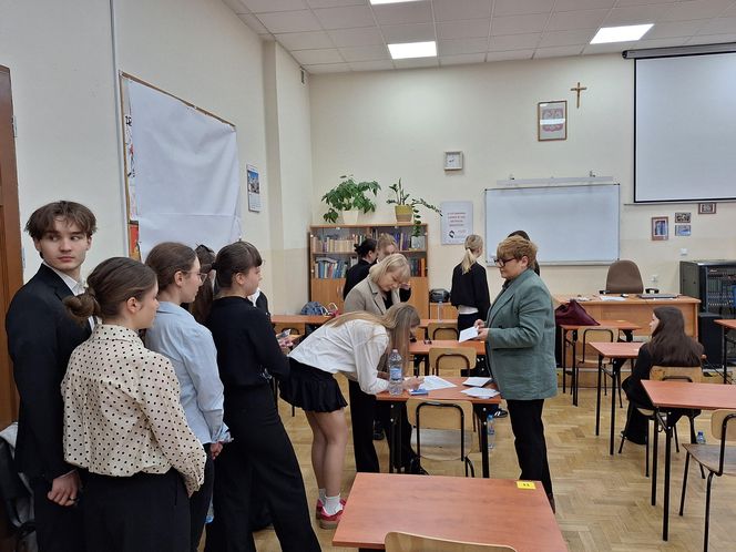 Maturzyści z Rzeszowa rozpoczęli egzaminy 