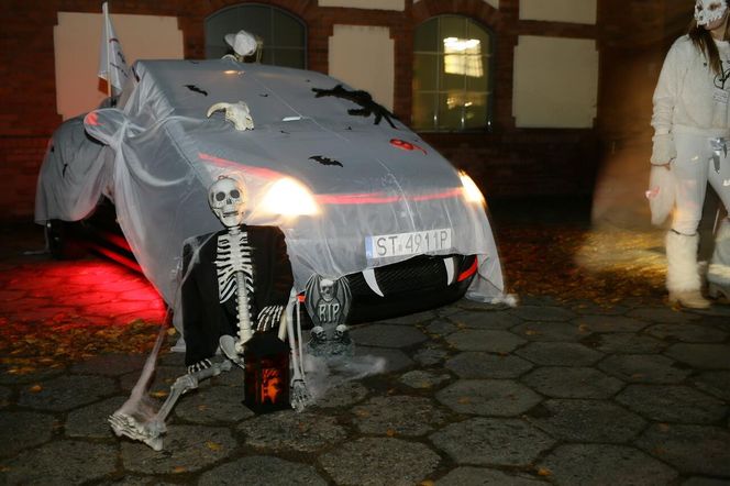 Halloweenowy Zlot Bezdaszników, czyli straszne kabriolety w Tychach. To dopiero wyższy poziom przebierania GALERIA