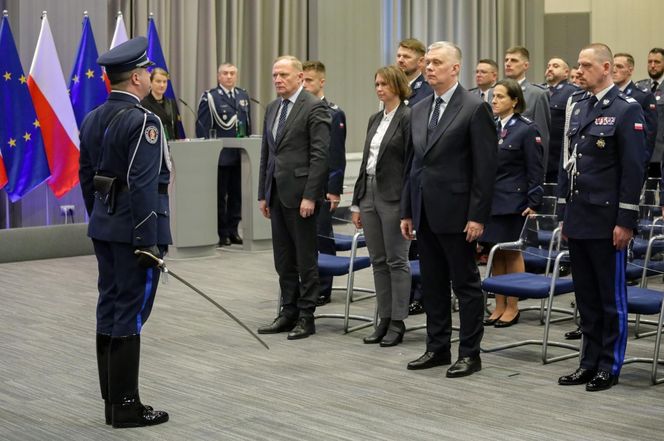 Z narażeniem życia ratowali innych. 81 policjantów odebrało medale 