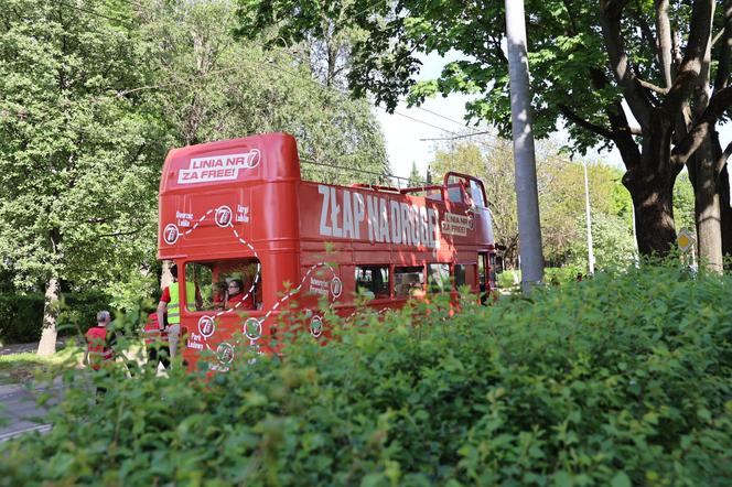 Czerwony autobus linii 7Days już na ulicach Lublina! Za nami inauguracja trasy podczas parady studentów