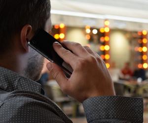 Dostał szokujący telefon od dziecka: Ludzie, których nie znam, robią mi krzywdę. Policja postawiona na równe nogi