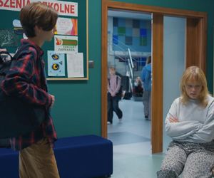 Barwy szczęścia, odcinek 3177. Emil (Artem Malaszczuk), Emilka (Jessica Frankiewicz)