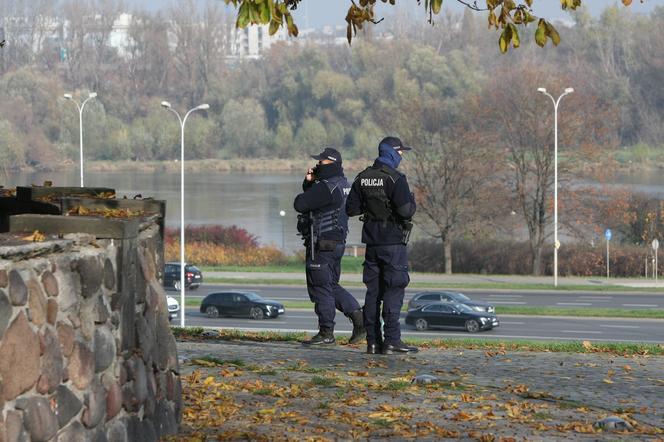 Policja pilnuje Kaczyńskiego? Radiowozy pod domem i kościołem