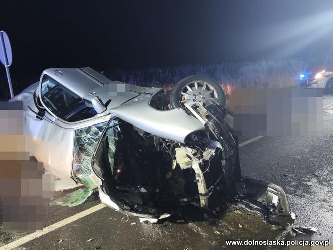 27-latek zginął w wypadku, pięć osób ledwo uszło z życiem. Troje dzieci ciężko rannych  
