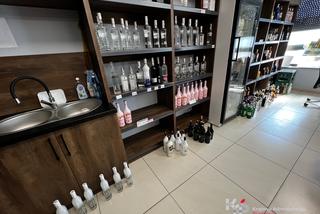 Nielegalny alkohol w delikatesach w Nowogardzie